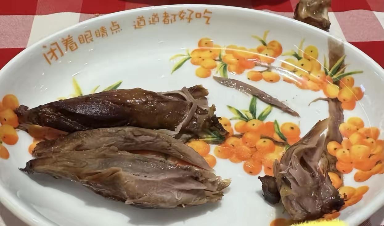 撒券引流却偷减份量西贝这波操作把顾客当冤大头西贝发大额消费券拉人进店