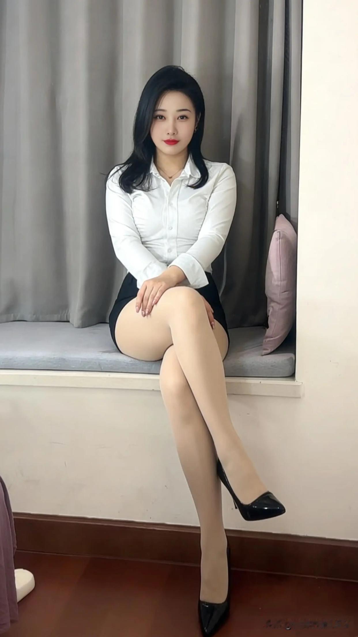 优雅白领风，黑白配穿搭，尽显职场魅力！美女美女人像群高清美女高雅气质美女