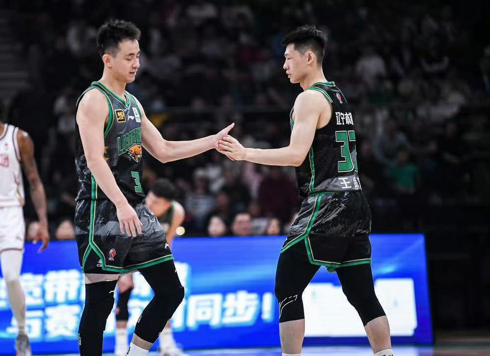 又是一波连败！！辽宁77-93惜败广州，谁在场上出工不出力，一目了然！！！