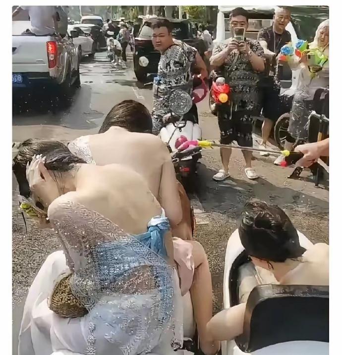 西双版纳泼水节彻底变味！官方已介入，最新进展来了泼水节刚过完没几天，网上就炸