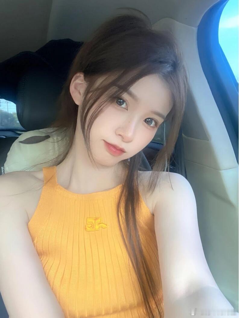 步入人生后半程，越来越看淡完美主义，唯独在意老友聚会、家庭合影时能否自在展露笑容