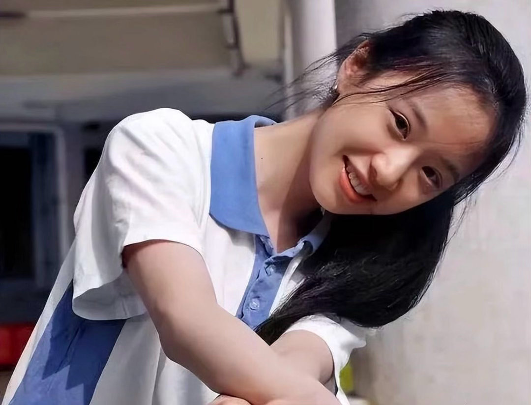 李梦早期居然是文艺小白花看完鲁贞贞去考古李梦，结果被《天注定》戛纳红毯那张图震