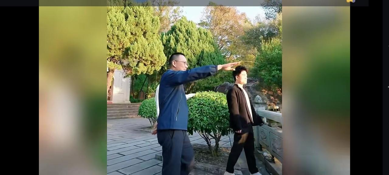 董宇辉泉州之行，让鱼圆、肉燕等一众非遗美食销量火爆，有26万人在线蹲守。全天