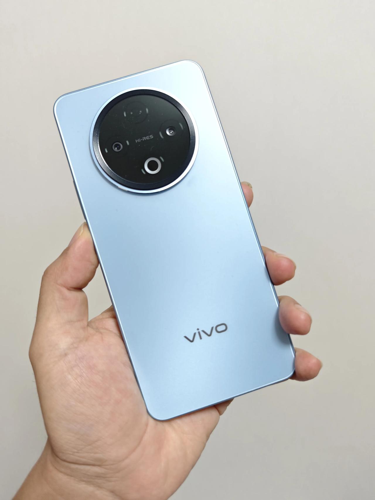 用了一段时间vivoY500，国民神机的名头确实不虚，不仅适合我这种双机用户拿