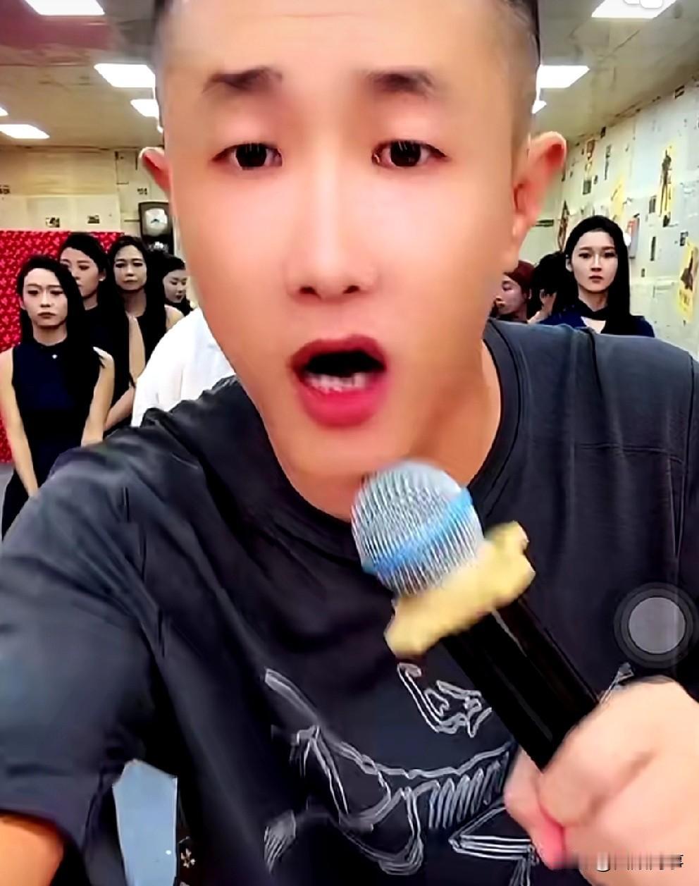 丁老五称张二嫂的生活哪个网红都比不了，说二驴最火人设最好最没挣到钱！