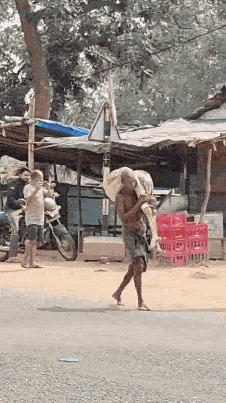 印度再次超出人类想象！男子抬着姐姐尸骨到银行，就为了取死人钱！4月27日，印度男