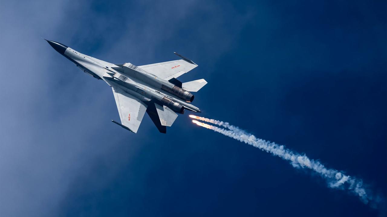 歼11BS展示机腹打干扰弹