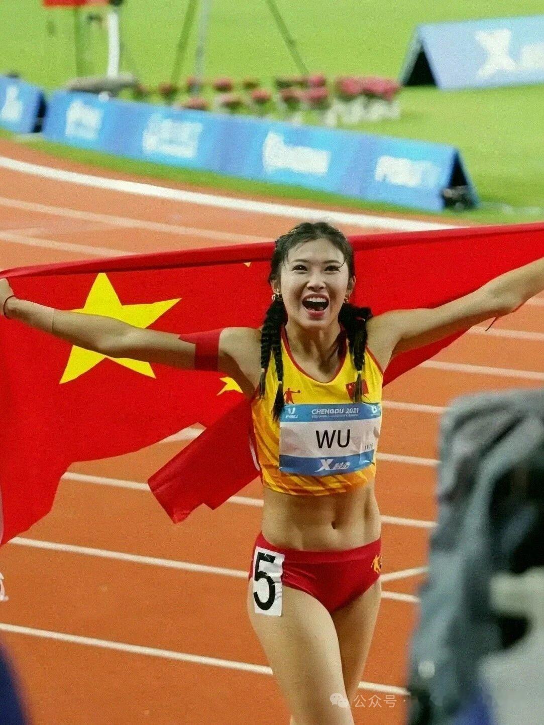 吴艳妮亚运再惹议，这次又因什么三年前那一次抢跑，裁判早就判完了。三年后，名古屋的枪还没响，网上却又有