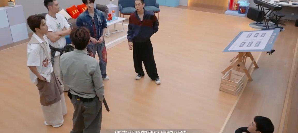 队长苏醒在这边吐槽：太慢了，不知道谁这么拖延时间…下一秒系统播报：请快乐老咖战
