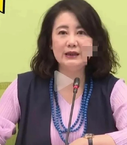 赵少康怀疑罢免吴思瑶领衔人私下已和民进党达成协议了。这事儿现在闹得满城风雨