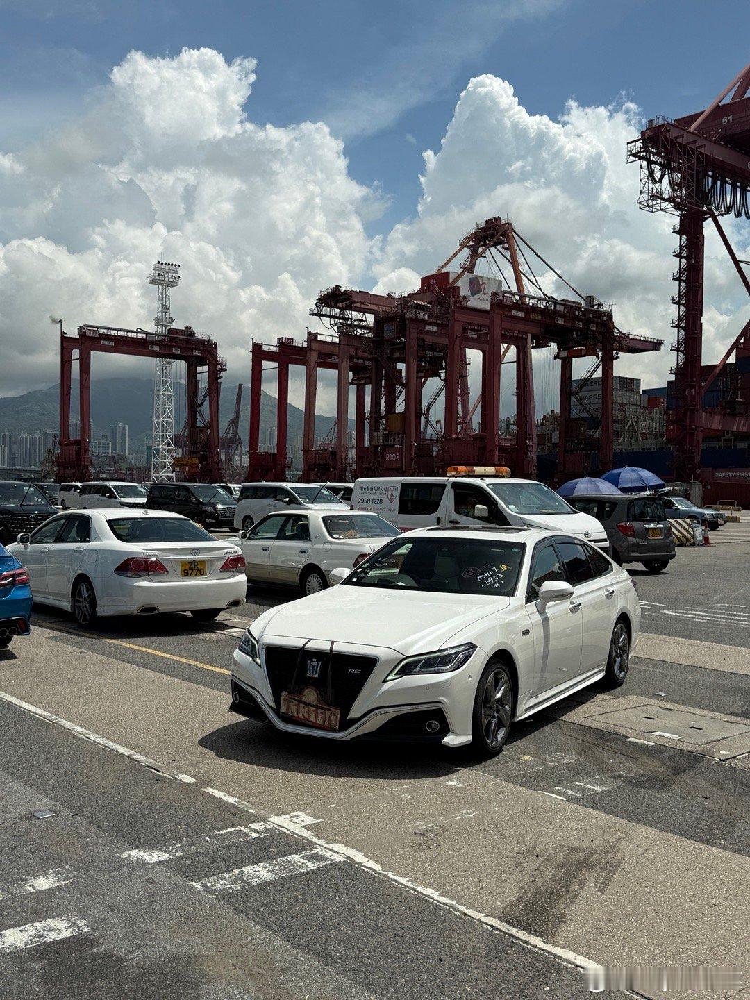 组团来提车，可惜不是我提[doge]15代皇冠​​​