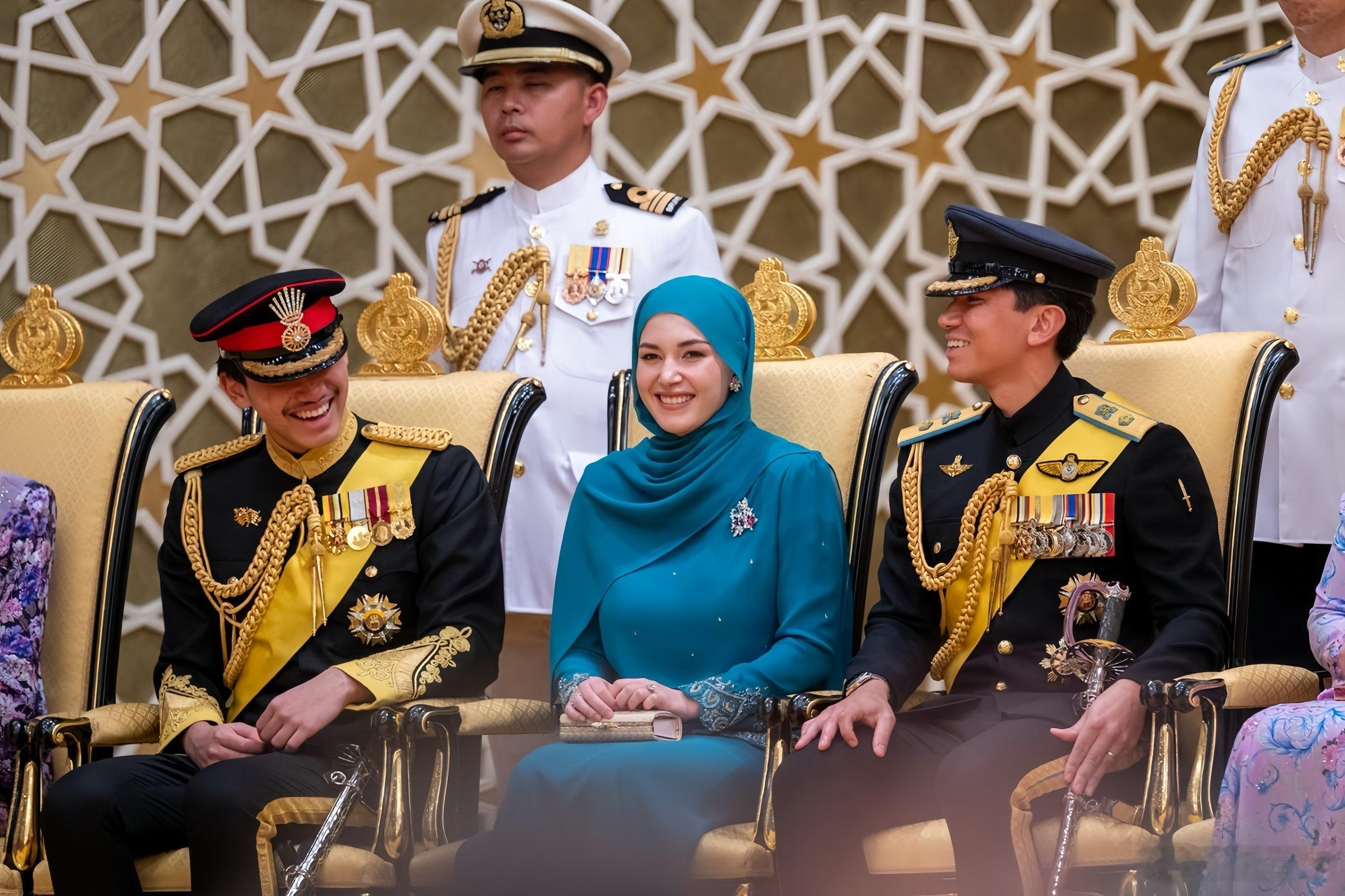 文莱王室🇧🇳比拉王储和莎拉王储妃、阿卜杜尔·马利克王子和拉比雅图王妃、阿卜