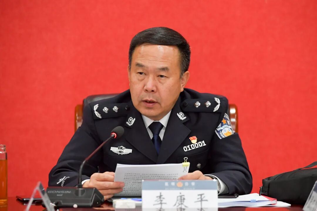 李康平: 坚决拥护和服从组织决定