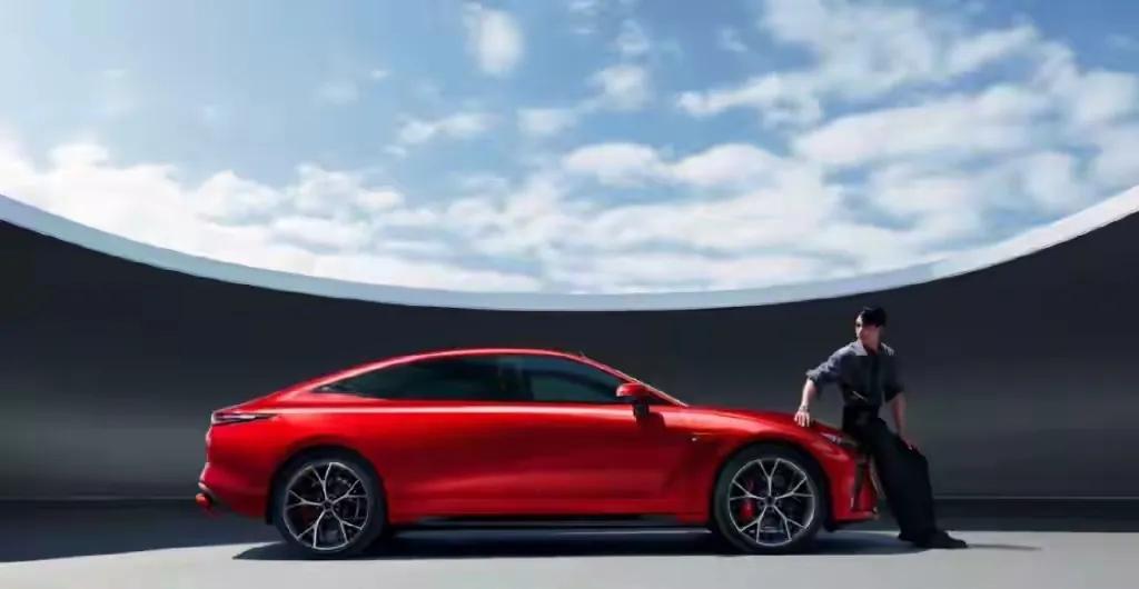 万万没想到！打败燃油车的不是比亚迪，也不是特斯拉，而是奇瑞发布的鲲鹏全固态电池！