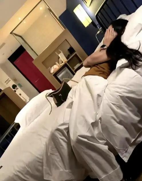 上午私会上司，下午高铁站接丈夫，22页铁证撕开异地夫妻的双面婚姻真相合肥一