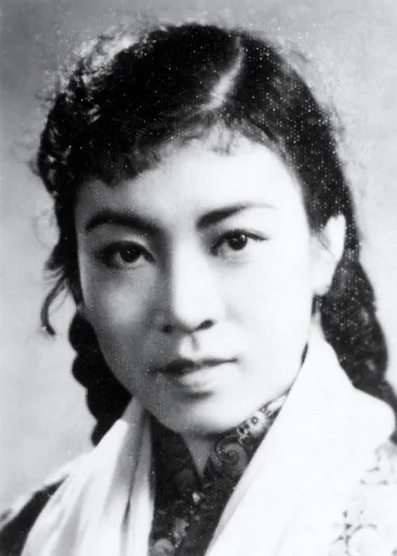 1947年，她被敌人架在火炉上炙烤，被各种酷刑折磨了4天4夜，她始终坚贞不渝没有