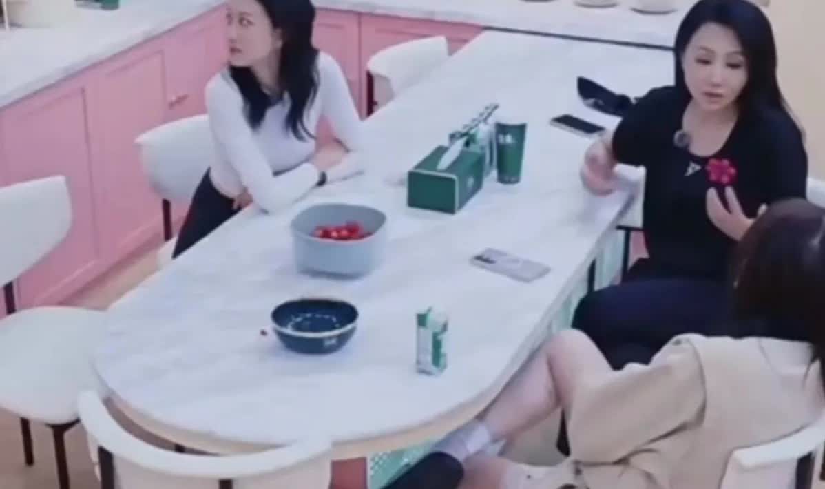 曹颖：“我十九岁就认识我老公，所以我从十九岁跟他谈恋爱，到跟他结婚我也没有换过人