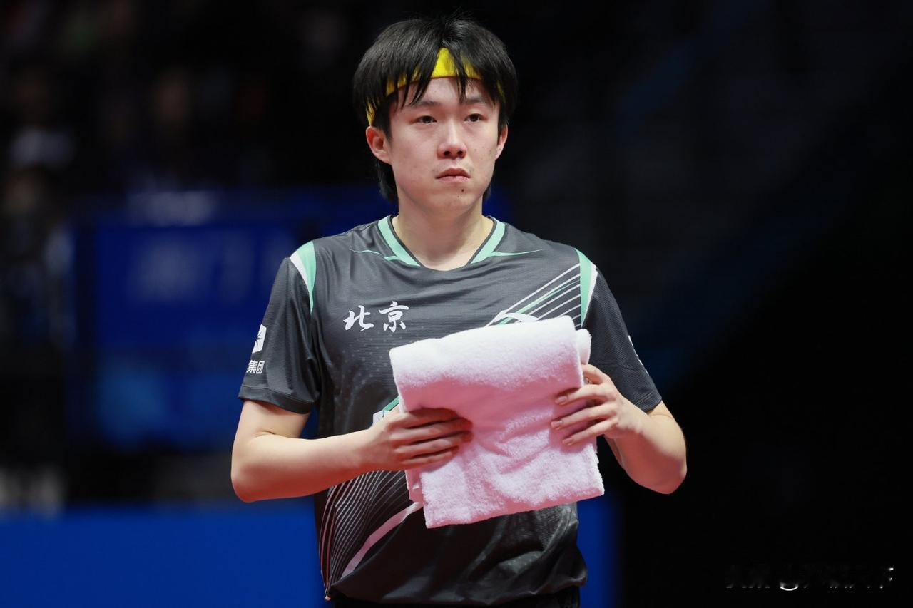 大家赶紧定好闹钟，明天中午看比赛！这场超越胜负的“神仙打架”，不看真的会亏！