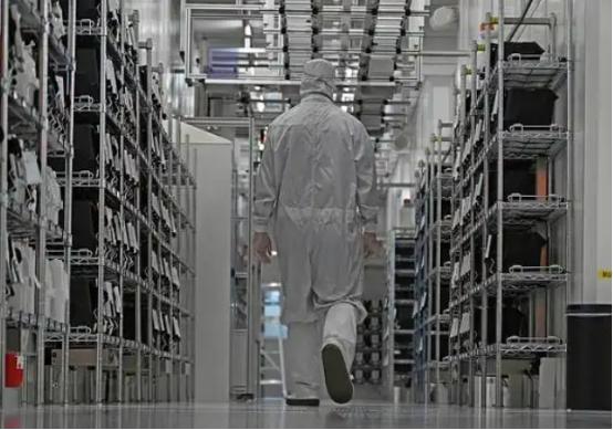 荷兰有麻烦了！这一次，我们商务部把话说的非常重！11月4日，围绕安世半导体问题，