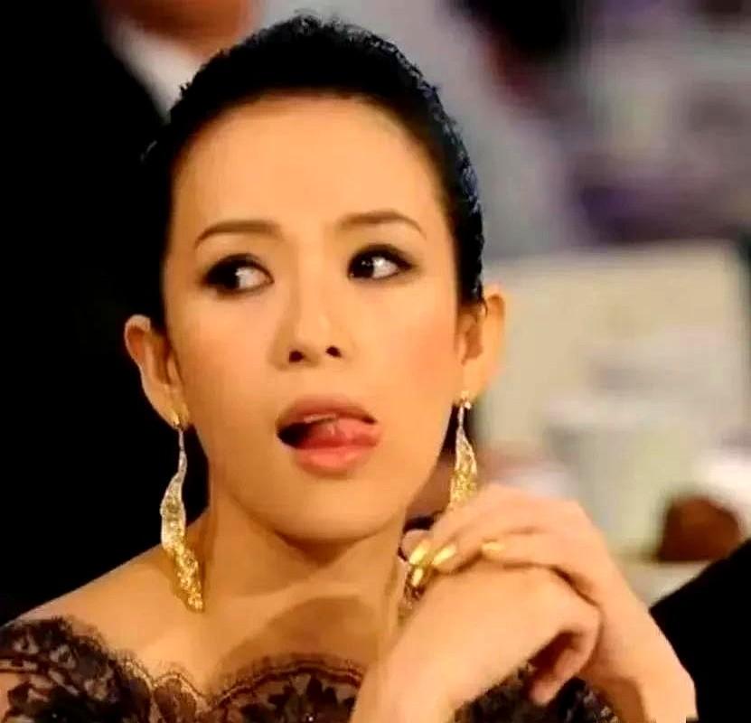 别被章子怡的电影脸骗了。大家印象里的章子怡，是《英雄》里那个高冷范儿，脸上写