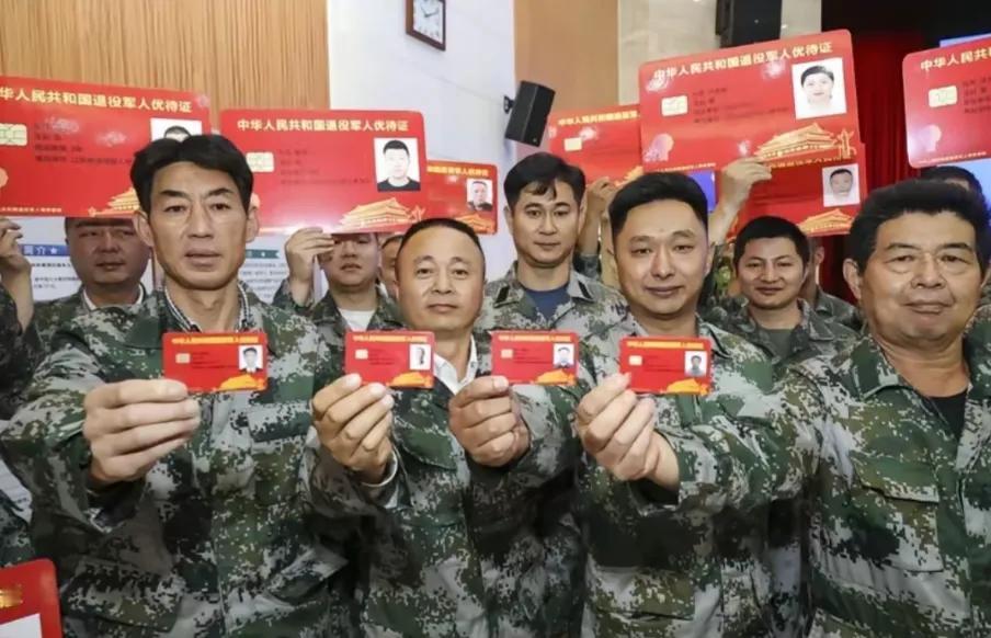 对退役军人实行公交景区优待，既是双向奔赴的成全，更是一座城市名利双收之举！当