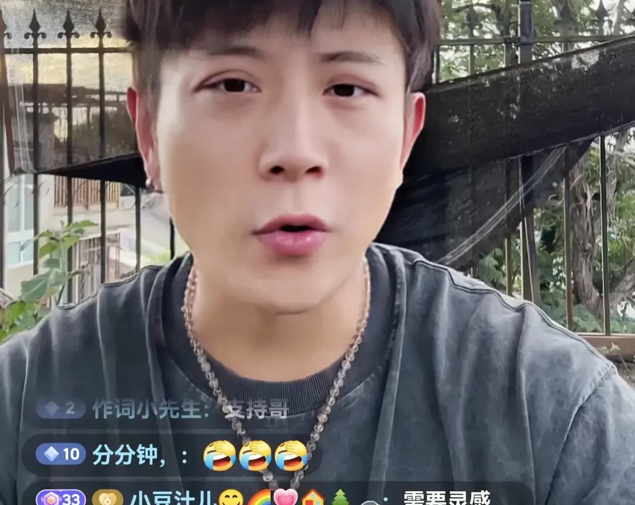 郭德纲前弟子高晓攀暗指德云社主！说某相声同行啊，有的人特别爱耍牌排挤人，不合群，