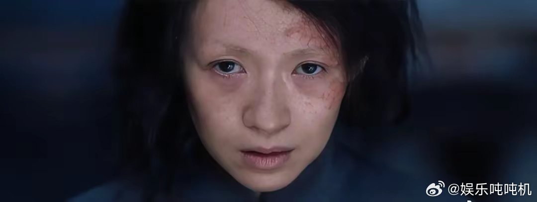 刚看完《酱园弄·悬案》，剧情跟预想的有点不一样，章子怡的演技更是超出了预期。詹周