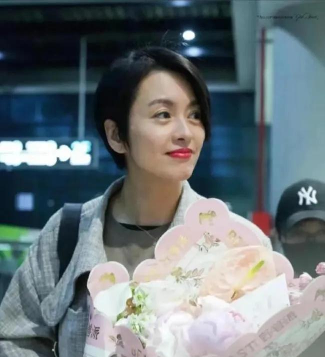 梁咏琪与西班牙丈夫及女儿在山东旅游，全家高颜值，她从被误解到拥有稳定幸福的跨国婚
