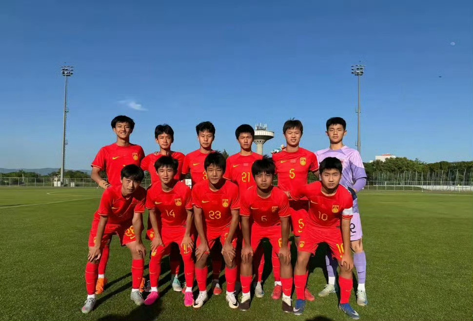 热度稍退，再聊昨天U15国少2-0意大利这场球。全网都在说541，这帮小将真把这