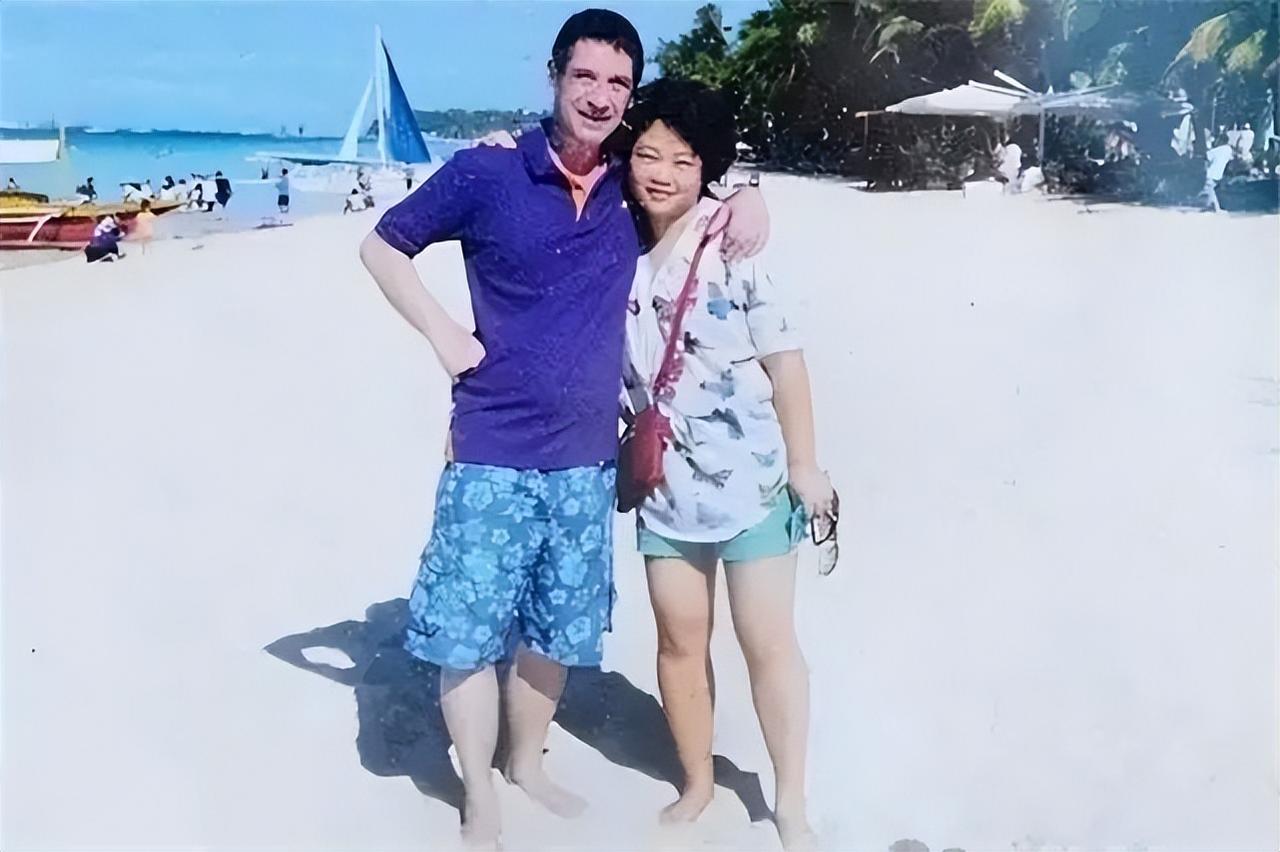泪目了！有个英国小伙为爱跨越八千多公里追到杭州，娶小15岁本地姑娘做洋女婿，