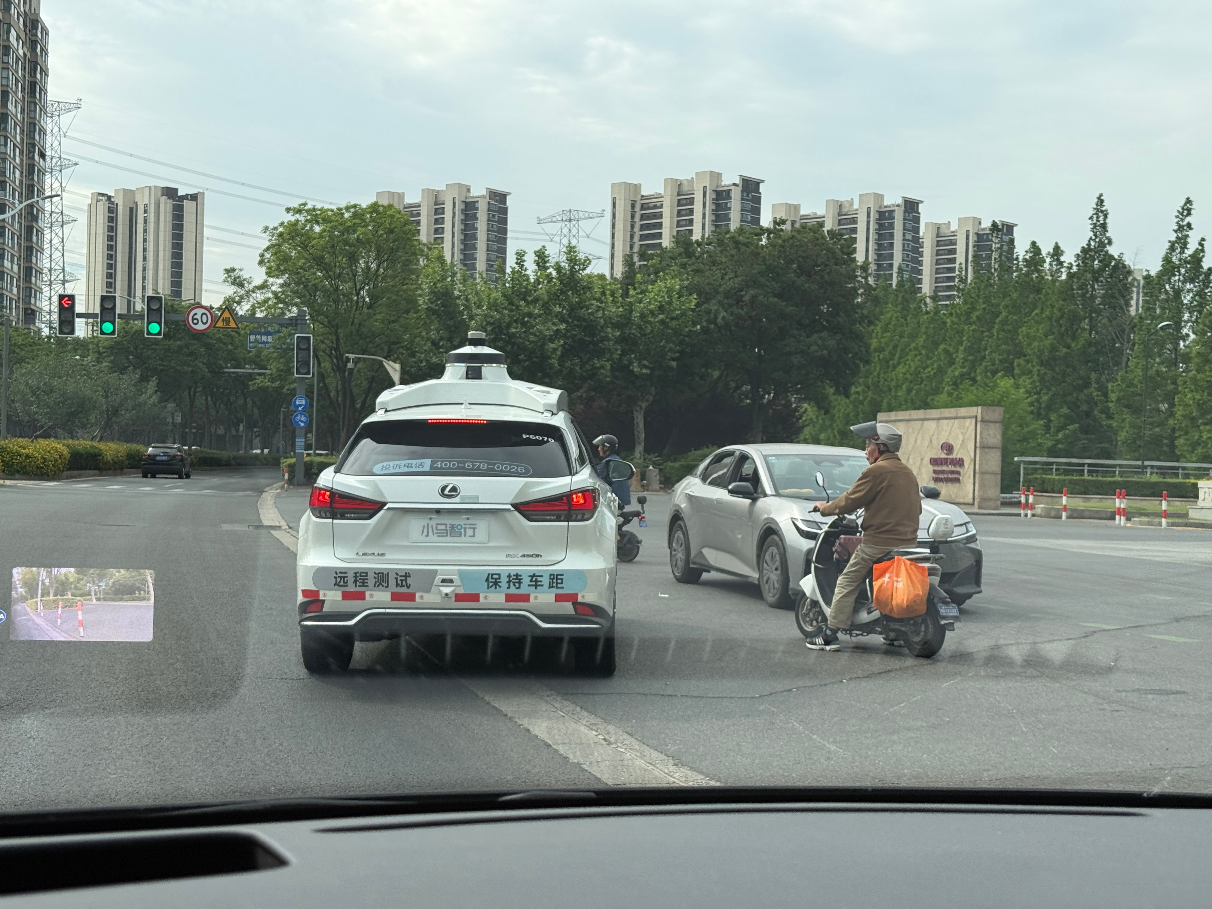 为啥突然又开始吵智驾排名了？坦白讲……现在没一家能打的……都谦虚点叫第一梯队吧给