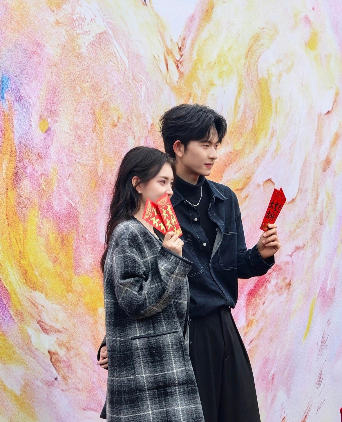 开机第一天，郭宇欣把陈添祥堵在化妆间，递过去一张纸。不是剧本，是张手写的“约法