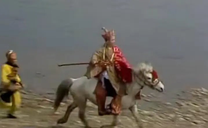 说到底还是因为张凌赫不会骑马