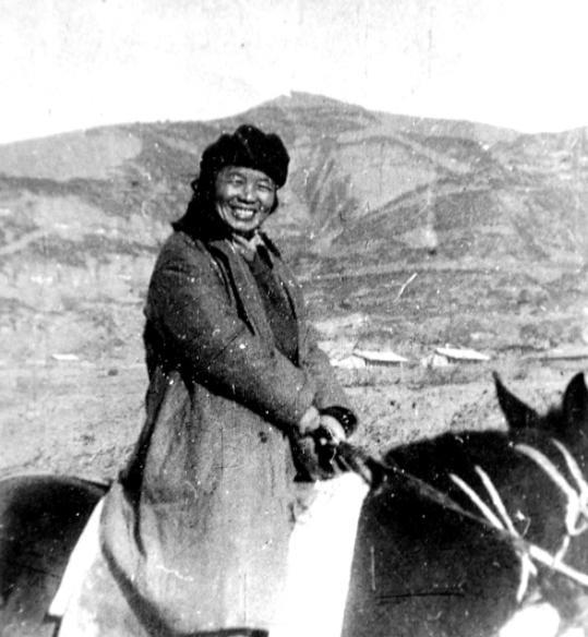 1937年，西路军政治部主任张琴秋被俘，马家军旅长问她：“你是不是张琴秋？”张琴