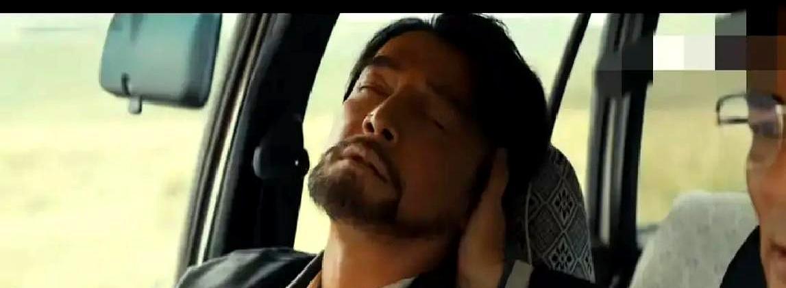 十七年前，王富民一枪打伤多杰师父。矿山被夷平，他落网。谁能想到，这竟是那颗子