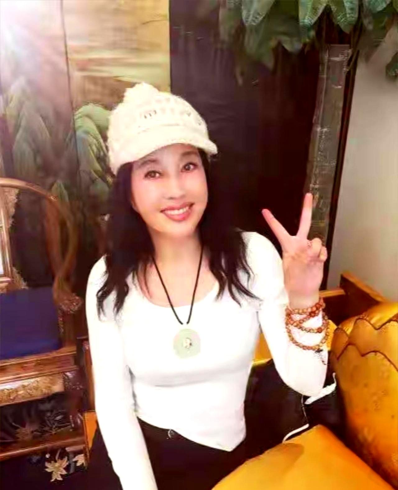 我怀疑过刘晓庆是真洒脱，也怀疑过刘嘉玲是真不想生，但我万万没想到叶童在镜