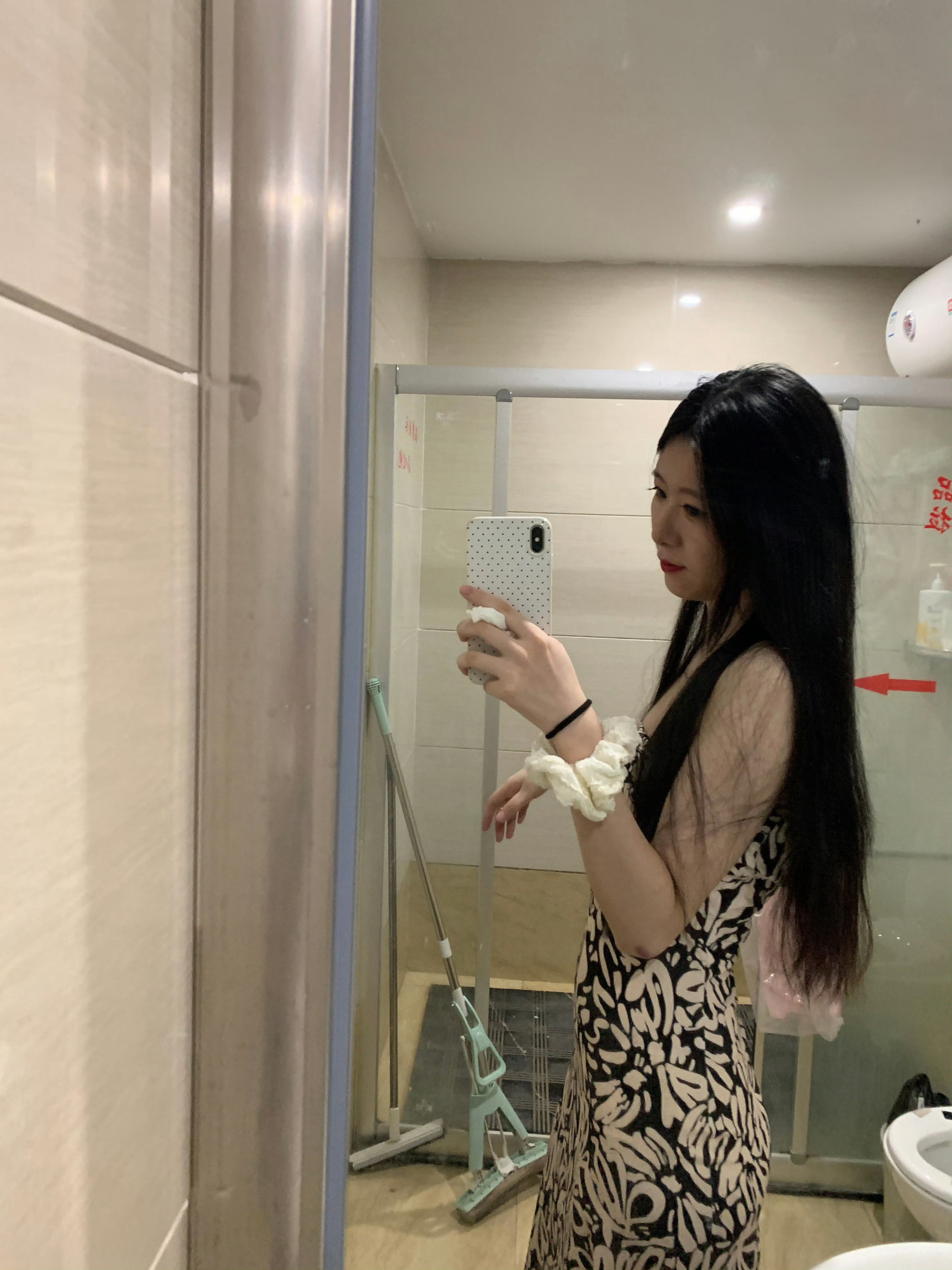 新买的裙子，好看吗​​​