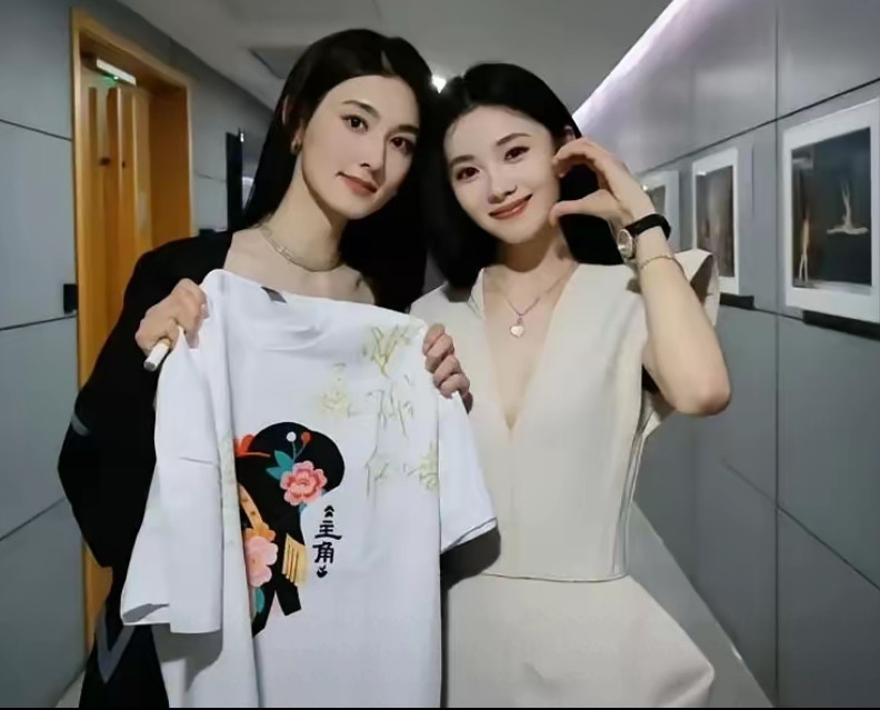 韩沛颖与刘浩存两人私底下看着关系还挺不错的，都是学舞蹈的，剧宣的时候还会一起跳舞，剧组的氛围很好，而