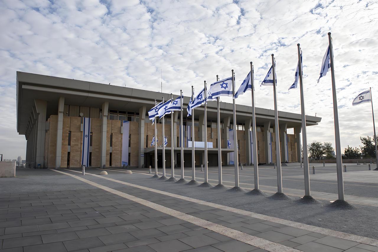 澳大利亚成为全球第一个关闭以色列大使馆的国家。当地时间3月11日，澳大利亚驻