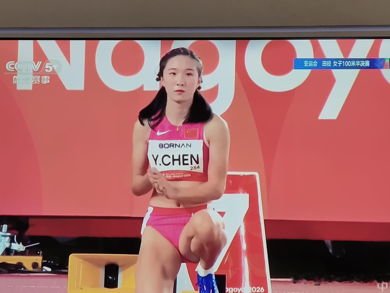 小孩儿姐半决赛的表现，不像17岁的小将，更像久经沙场的老将。和预赛一样，陈妤颉