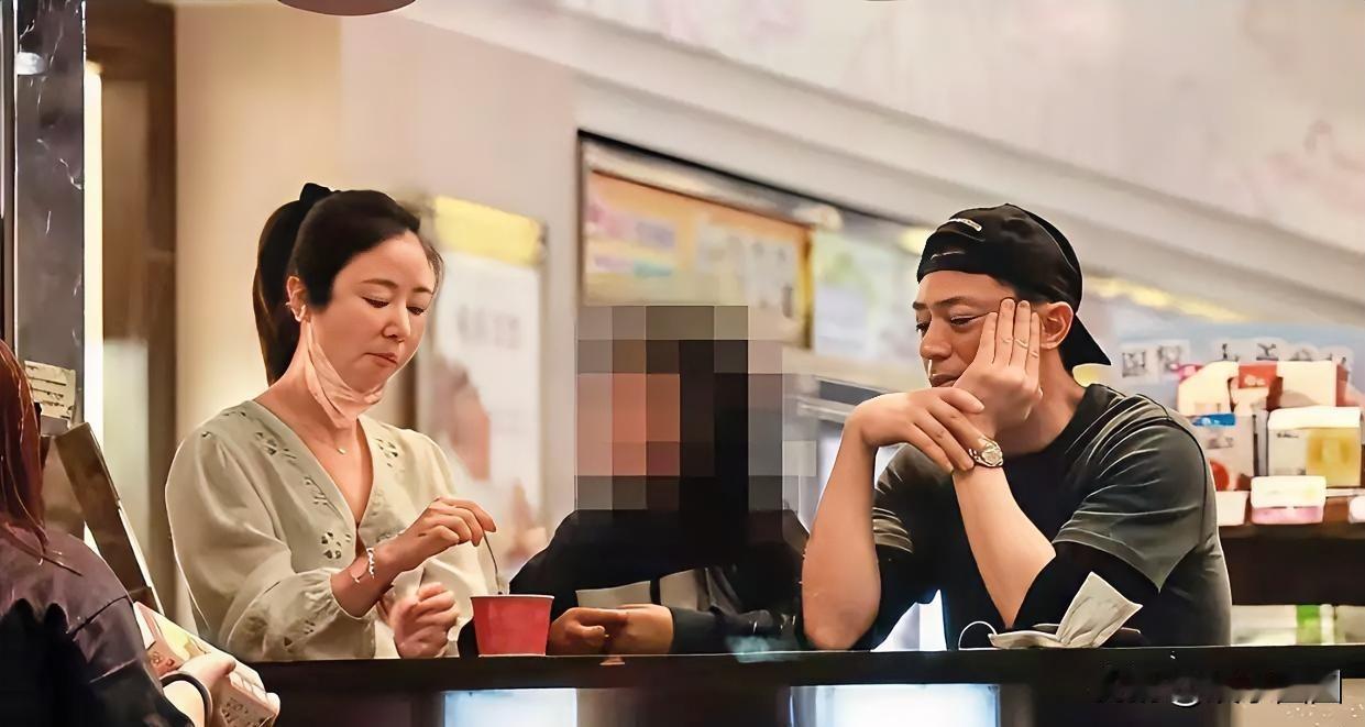 男的真的要比女的扛老明星也一样不管你的舞台妆有多靓你生了孩子私下还是比