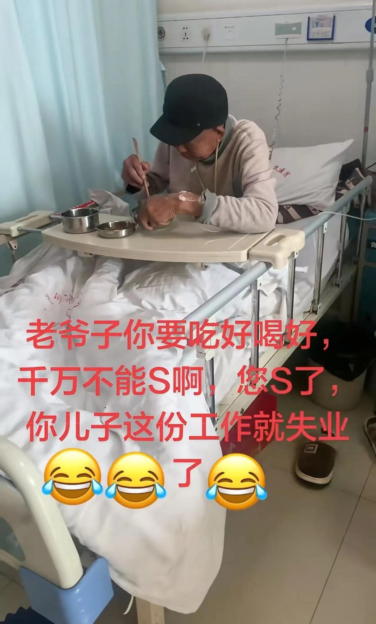 “养儿不防老，但养爹防穷！”一男子做保安，每月挣3500，而父亲退休金竟高达12