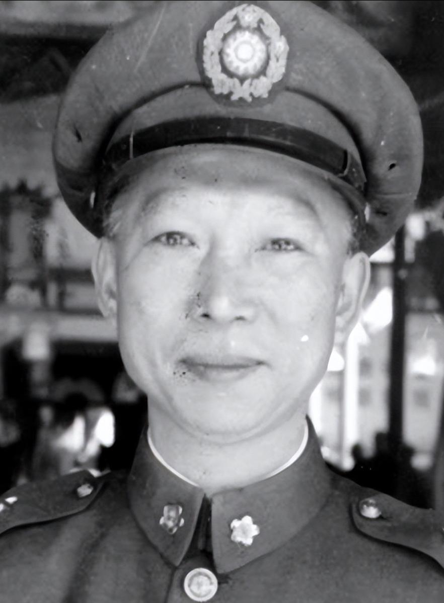 1993年，97岁的薛岳被推上法庭受审，法官发问后，他沉默了很长时间，却始终没有