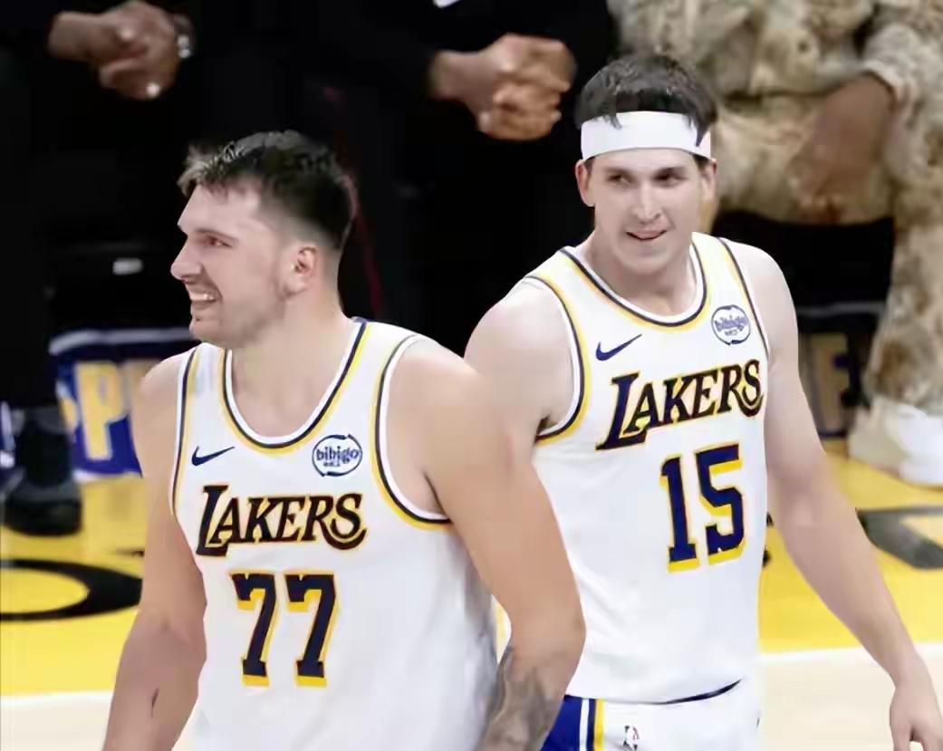 湖人以里弗斯为主体加八村文森特克内克特范德彪梭哈回字母哥再用东77换