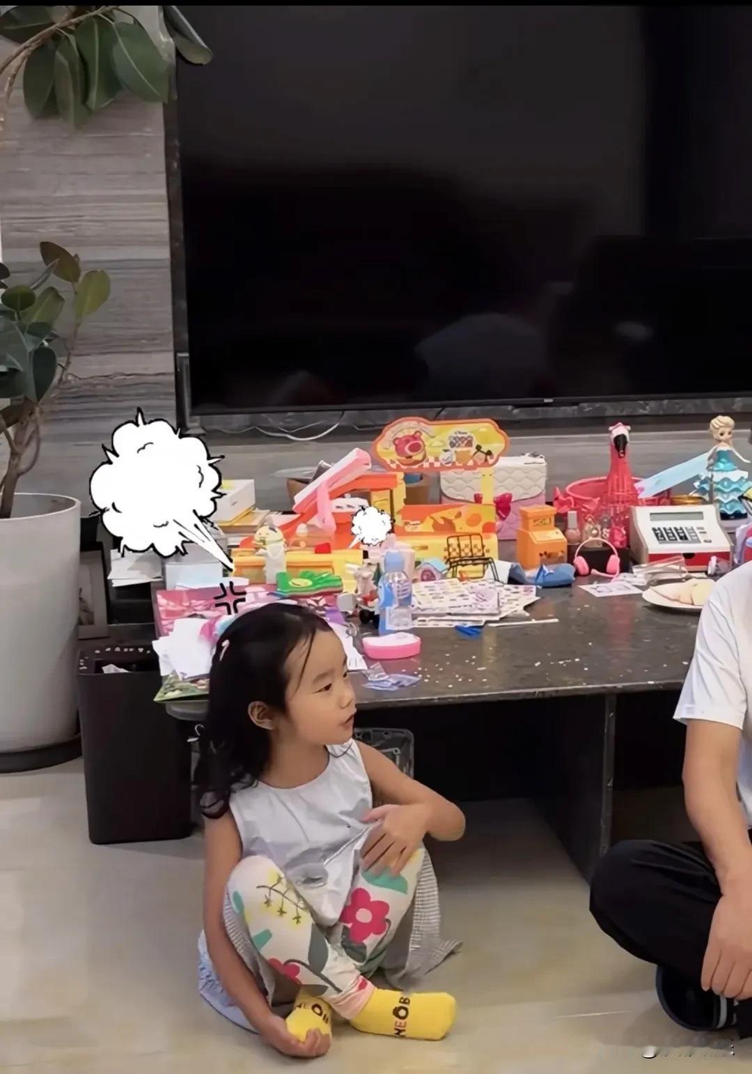 李亚鹏前妻海哈金喜晒视频，4岁夏夏教外公说四川话，租来的老房子里笑声一片！8