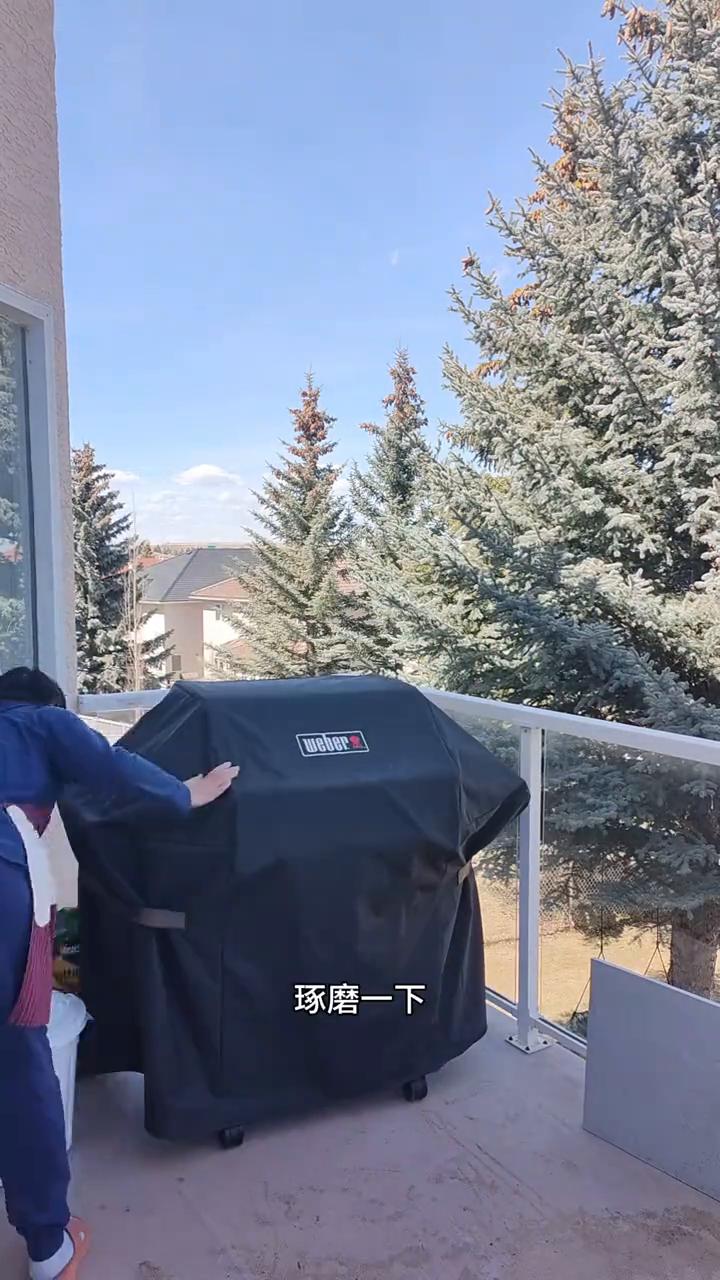 轻轻漫步加拿大，分享有烟火气的海外生活。我家房子的露台有点小，今天我打算把家具