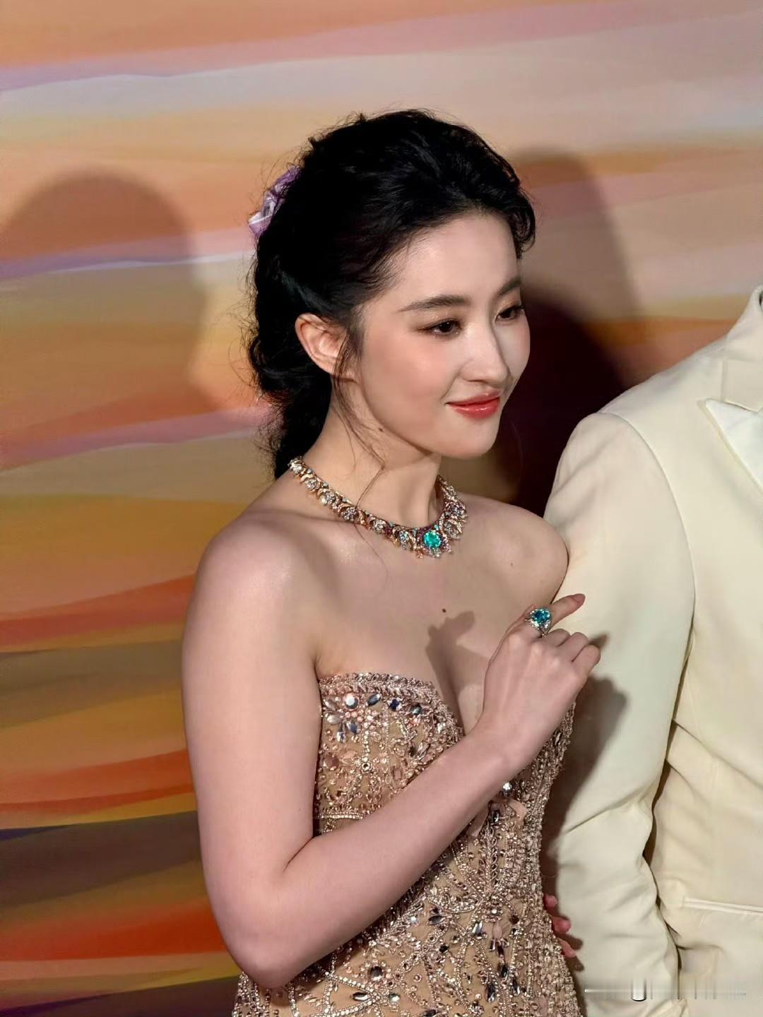 刘亦菲都美成天仙了呀