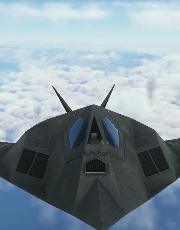 说到隐形战机，许多人首先想到的就是F-117A“夜鹰”这款战机不仅是美国空军的