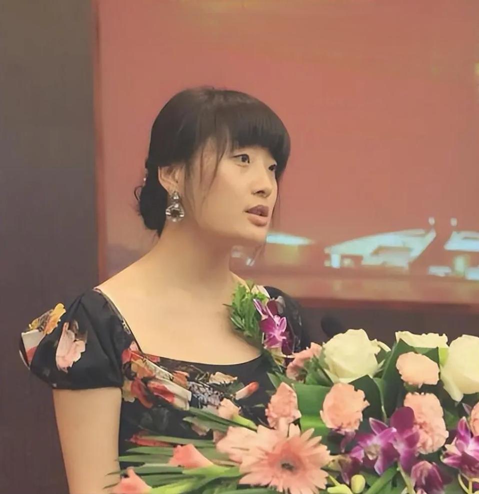 “宗馥莉被带走”的消息网上持续发酵，从杭州坊间的隐秘流传到社交平台的广泛扩散。