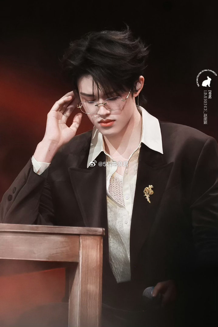 赵丽颖站姐发了张极张极这次被赵丽颖站姐翻牌了，说明他的舞台表现确实有在出圈。0